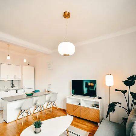 Old Town Heart V - Old Town Square Apartment *